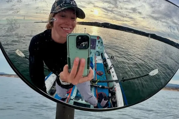 Kelsey Pfendler: La remera que conquistó el Océano Pacífico en solitario
